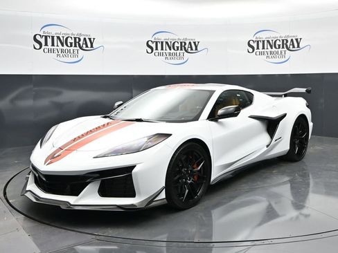 Used 2025 Chevrolet Corvette Z06 w/ Stealth Interior Trim Package RWD image 3