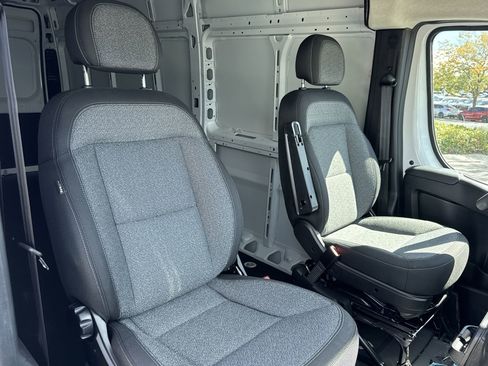 New 2025 RAM ProMaster Tradesman w/ Convenience Group image 33