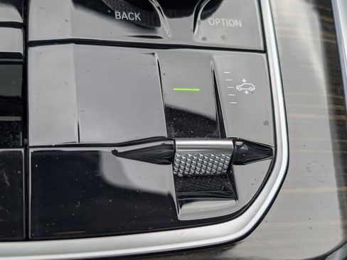 Used 2025 BMW X7 xDrive40i w/ Premium Package image 20