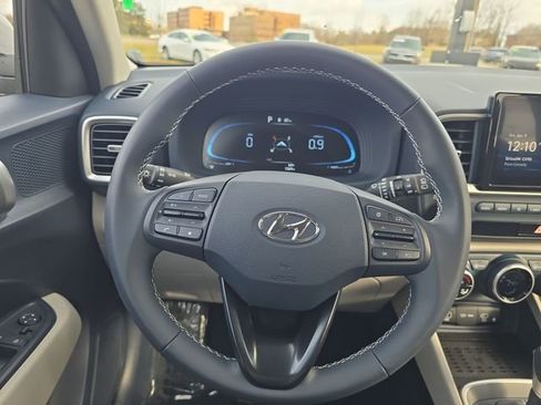 Used 2025 Hyundai Venue Limited image 14