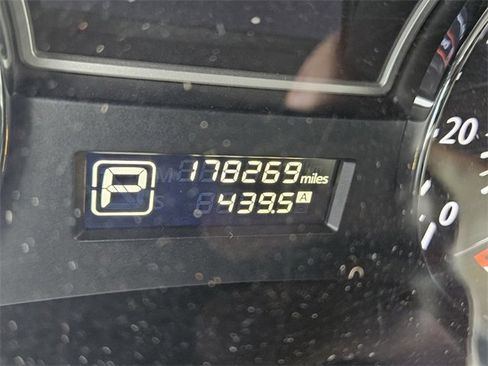 Used 2013 Nissan Pathfinder S image 27