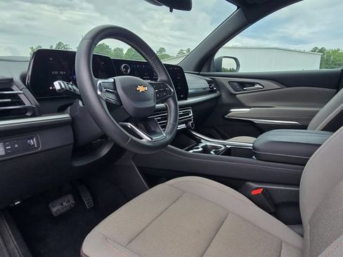 Used 2025 Chevrolet Traverse LT w/ LPO, Floor Liner Package FWD image 25