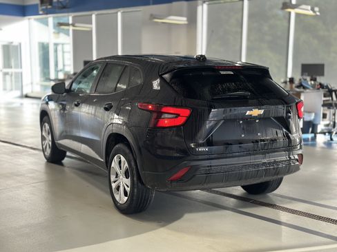 Used 2024 Chevrolet Trax LS FWD image 8