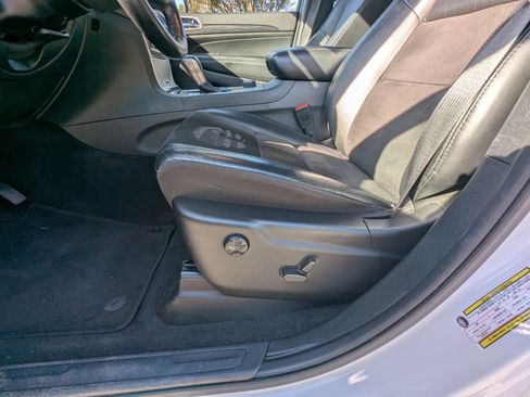 Used 2022 Jeep Grand Cherokee Laredo X image 17