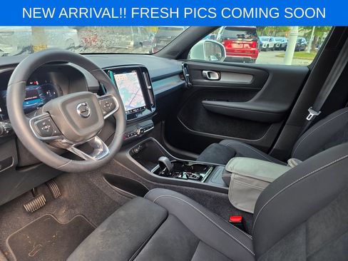 Used 2024 Volvo XC40 B5 Plus w/ Protection Package Premier AWD/4WD image 7