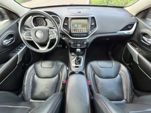 Used 2017 Jeep Cherokee Trailhawk AWD/4WD image 15