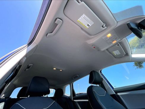 Used 2023 Volkswagen Taos SE w/ Black Wheel Package image 14