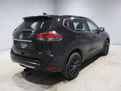 Used 2020 Nissan Rogue S image 2
