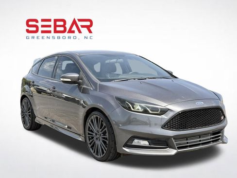 Used 2018 Ford Focus ST FWD image 9