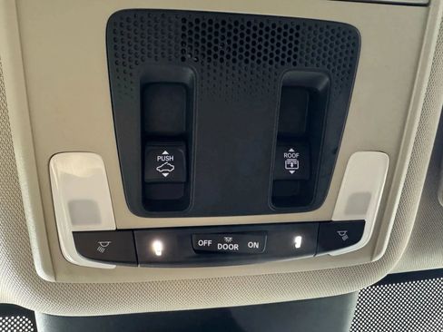 Used 2023 Honda Pilot Touring image 25