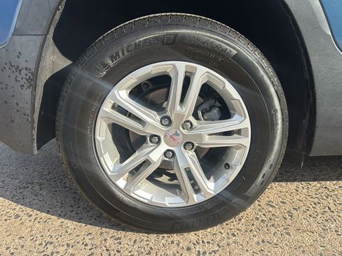 Used 2024 GMC Terrain SLE FWD image 38