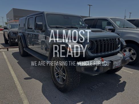 Used 2025 Jeep Gladiator Mojave AWD/4WD image 5