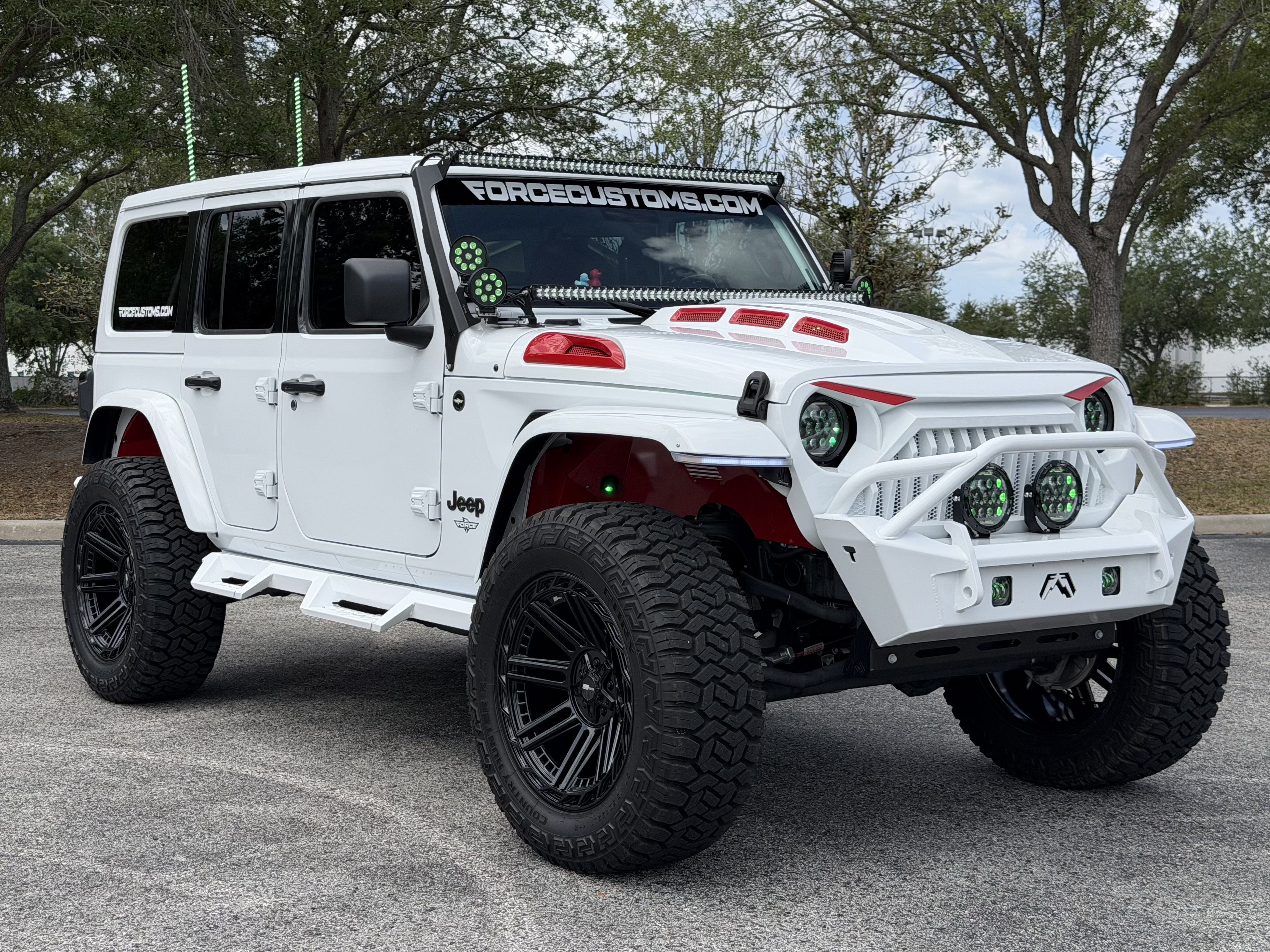 Used 2025 Jeep Wrangler Unlimited Sahara AWD/4WD image 8