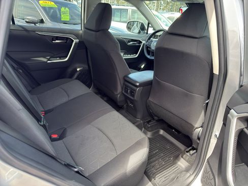 Used 2024 Toyota RAV4 XLE AWD/4WD image 17