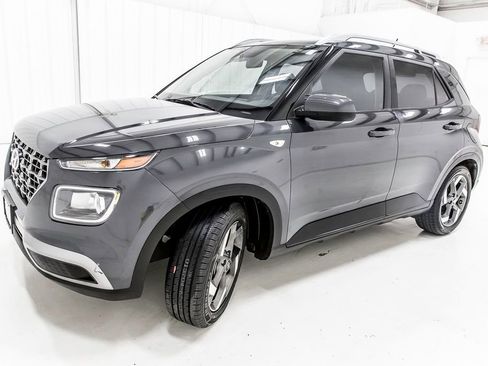 Used 2023 Hyundai Venue SEL FWD image 4