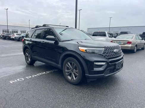 Used 2021 Ford Explorer XLT w/ Equipment Group 202A AWD/4WD image 7