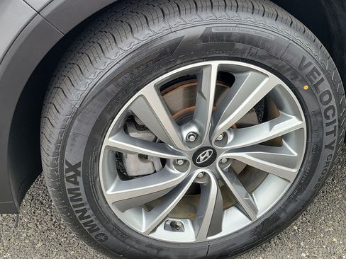 Used 2019 Hyundai Santa Fe Limited FWD image 7
