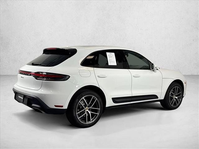 Certified 2025 Porsche Macan AWD/4WD image 9