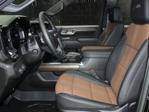 Used 2025 Chevrolet Silverado 1500 High Country w/ High Country Premium Package AWD/4WD image 40