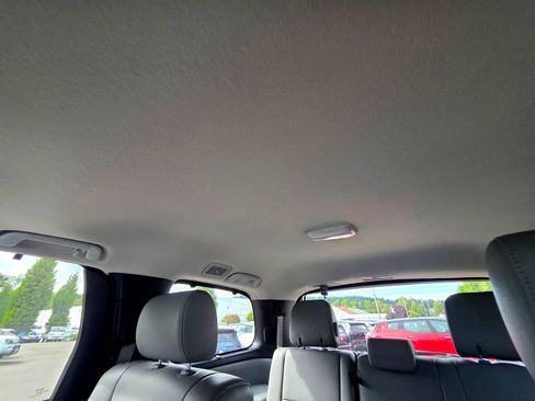Used 2015 Toyota Sequoia Platinum AWD/4WD image 32