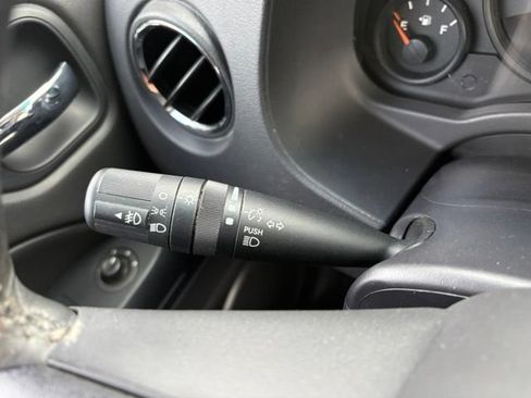 Used 2015 Jeep Patriot High Altitude AWD/4WD image 32