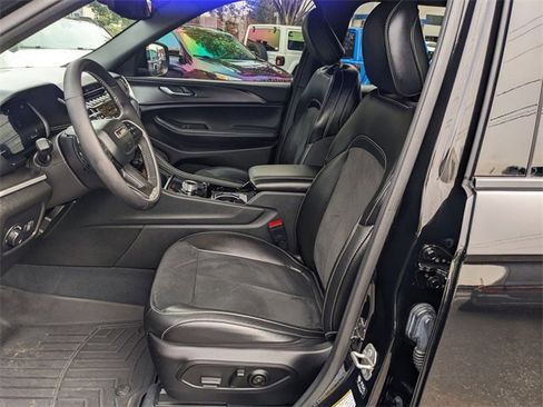 Certified 2023 Jeep Grand Cherokee L Laredo image 7