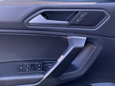 Used 2021 Volkswagen Tiguan SE image 20