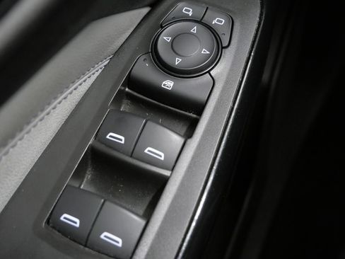 Used 2025 Chevrolet Trax LT FWD image 12