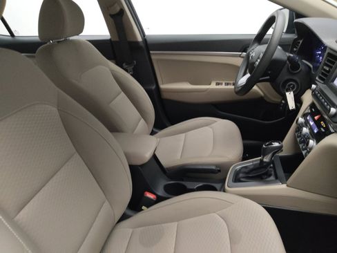 Used 2020 Hyundai Elantra SE FWD image 21