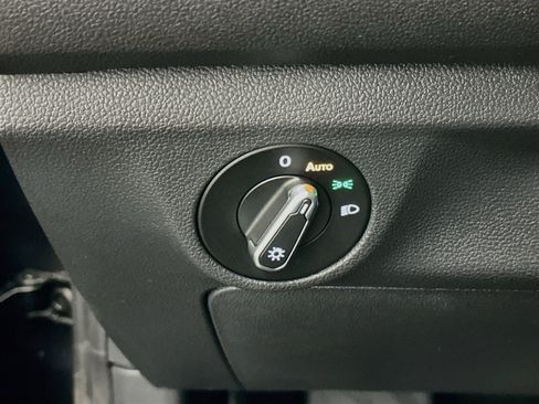Used 2022 Volkswagen Jetta SE FWD image 17