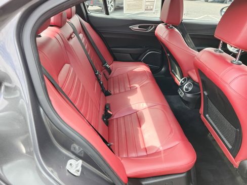 Used 2022 Alfa Romeo Giulia Veloce image 23
