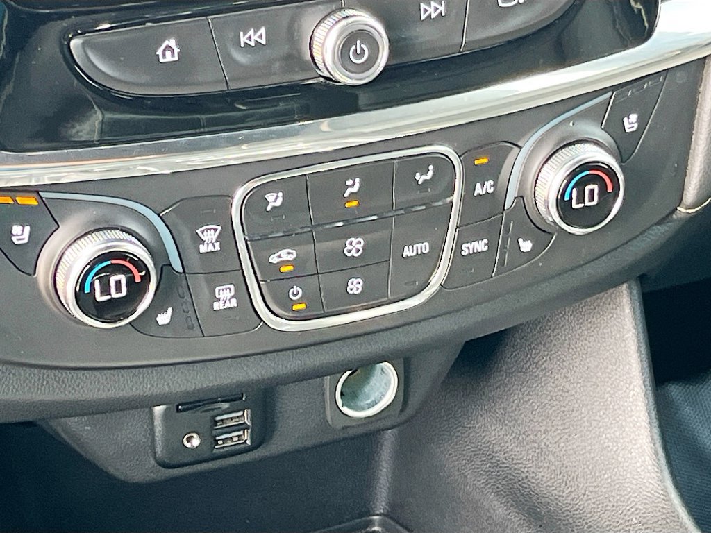 Used 2023 Chevrolet Traverse Premier FWD image 16