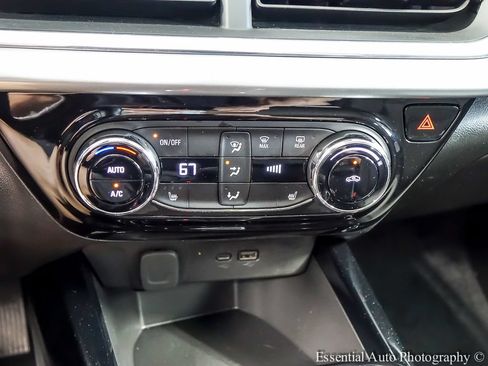 Used 2024 Chevrolet Trax LT w/ LT Convenience Package FWD image 16