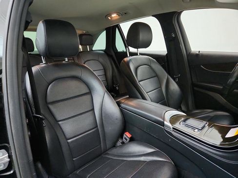 Used 2020 Mercedes-Benz GLC 300 4MATIC image 26