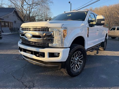 Used 2019 Ford F250 Lariat w/ Lariat Value Package image 5