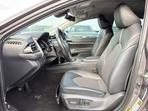 Used 2020 Toyota Camry SE image 11