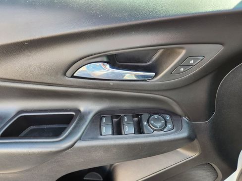 Used 2020 Chevrolet Equinox LT image 12