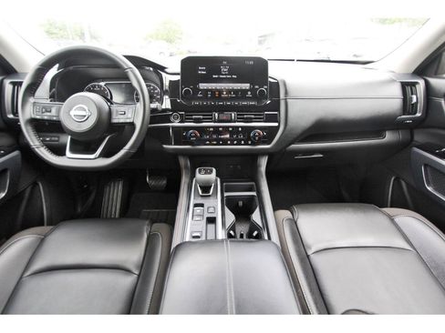 Used 2024 Nissan Pathfinder SL FWD image 9