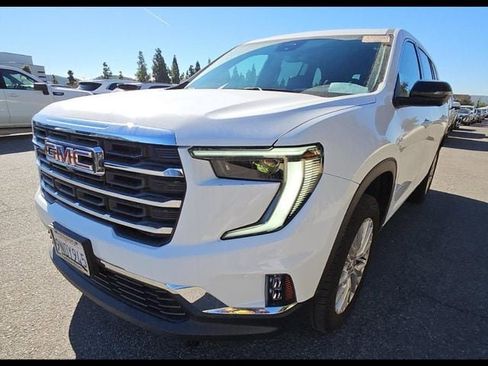 Used 2024 GMC Acadia Elevation image 3