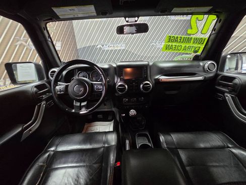 Used 2012 Jeep Wrangler Unlimited Rubicon w/ Dual Top Group AWD/4WD image 21