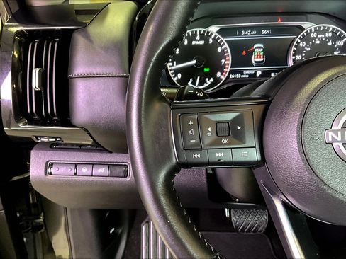 Used 2025 Nissan Pathfinder SV FWD image 12