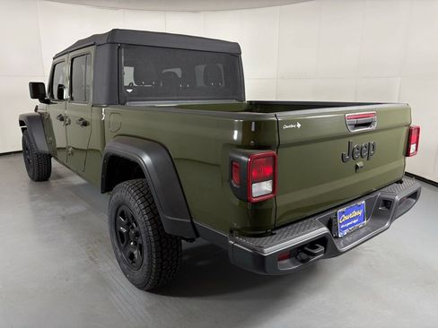 Used 2022 Jeep Gladiator Sport AWD/4WD image 6