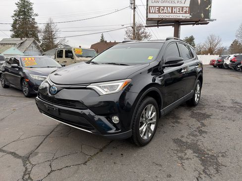 Used 2017 Toyota RAV4 Limited image 2