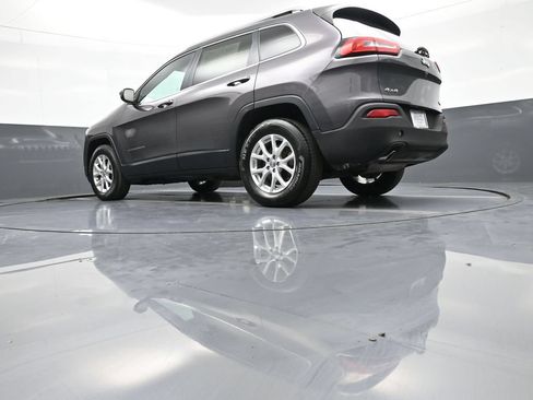Used 2015 Jeep Cherokee Latitude AWD/4WD image 30