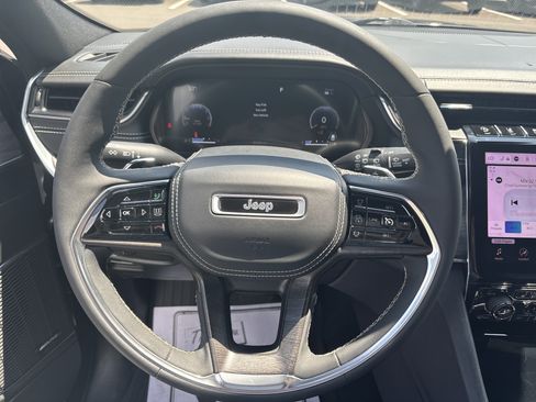 Used 2023 Jeep Grand Cherokee L Overland AWD/4WD image 17
