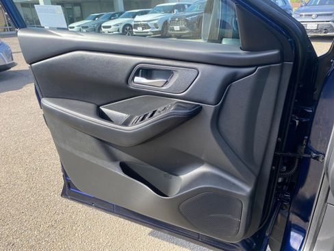 Used 2025 Nissan Rogue SV image 18