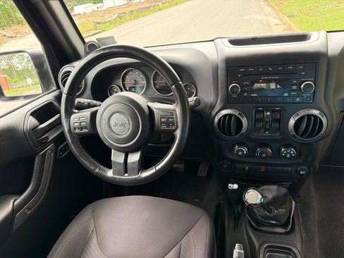 Used 2014 Jeep Wrangler Unlimited Sport w/ Quick Order Package 23S AWD/4WD image 12