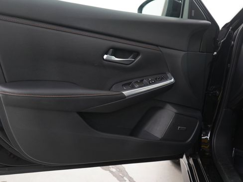 Used 2022 Nissan Sentra SR w/ SR Premium Package image 16