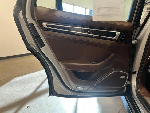 Used 2020 Porsche Panamera 4S image 34
