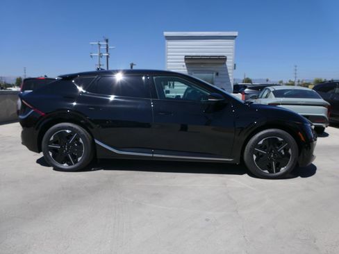 New 2025 Kia EV6 Wind image 2
